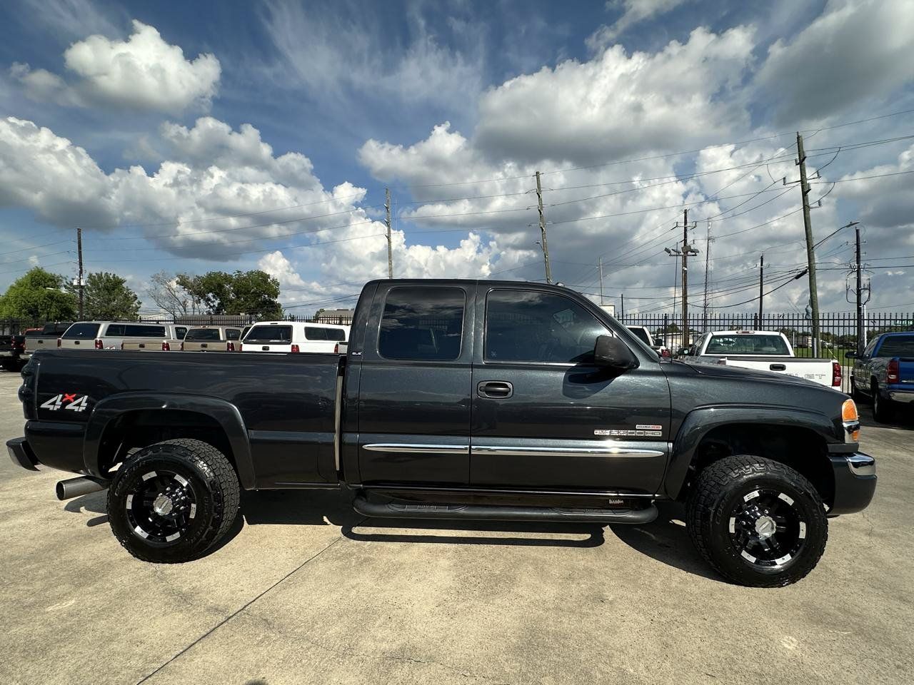 Used 2005 GMC Sierra 2500 SLE w/ Heavy-Duty Power Package AWD/4WD image 6