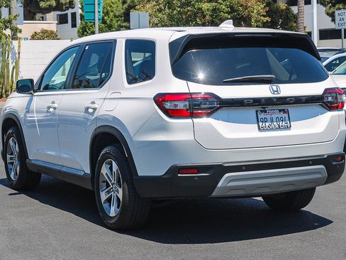 Used 2025 Honda Pilot EX-L image 7