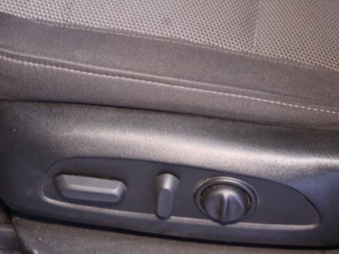 Used 2023 Chevrolet Traverse LT image 21