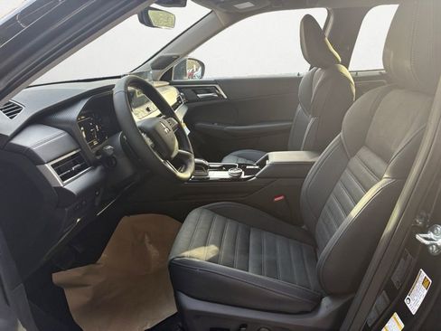 New 2026 Mitsubishi Outlander SE image 10