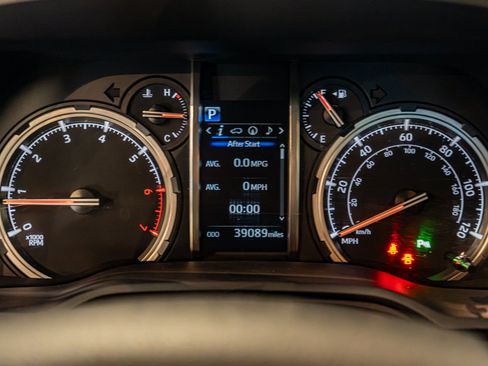 Used 2020 Toyota 4Runner Limited AWD/4WD image 21
