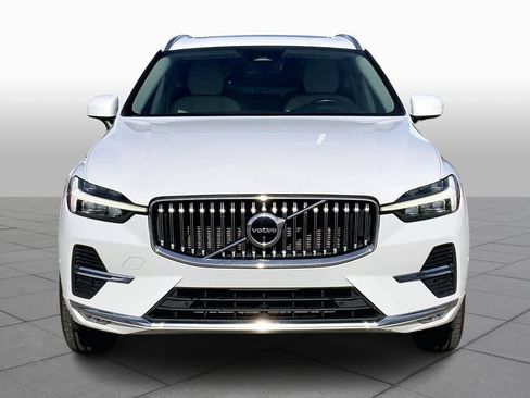 Used 2023 Volvo XC60 B5 Plus image 3