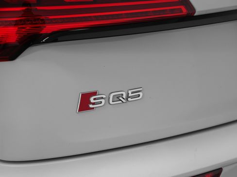 Used 2021 Audi SQ5 Prestige image 21