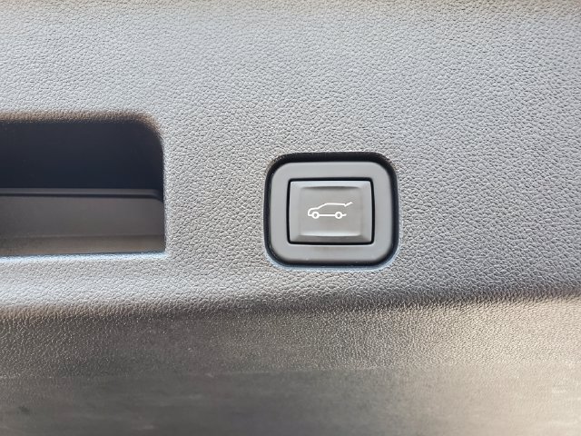 Certified 2024 Chevrolet Traverse LT w/ LPO, Floor Liner Package FWD image 13