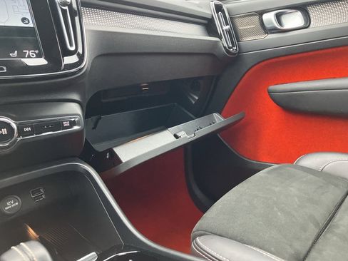 Used 2021 Volvo XC40 T5 R-Design image 23