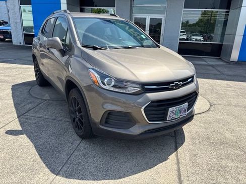Used 2022 Chevrolet Trax LT w/ Sport Edition AWD/4WD image 2