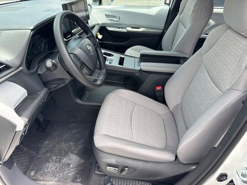 New 2026 Toyota Sienna LE FWD image 26