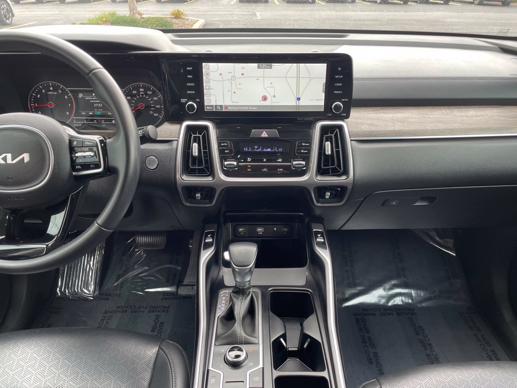 Used 2023 Kia Sorento S w/ Panoramic Sunroof Package AWD/4WD image 12