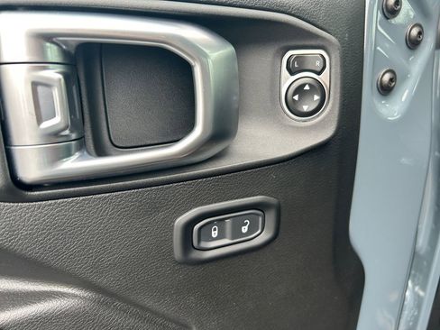 Used 2024 Jeep Wrangler Unlimited image 23