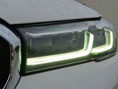 Certified 2023 BMW 530i xDrive w/ Premium Package image 12