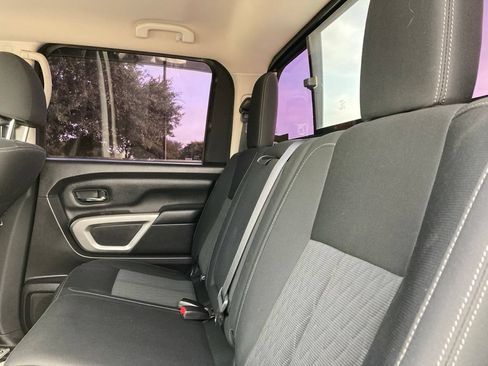 Used 2017 Nissan Titan SV AWD/4WD image 11