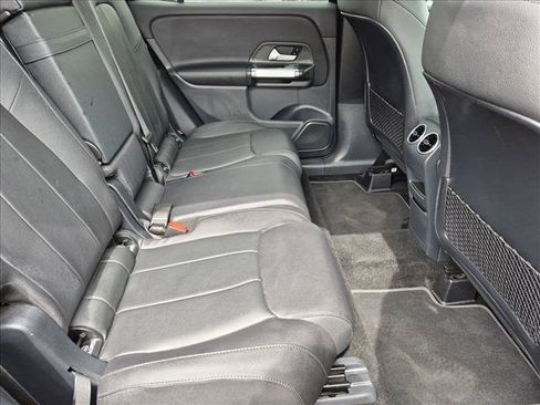 Used 2025 Mercedes-Benz GLB 250 4MATIC image 19