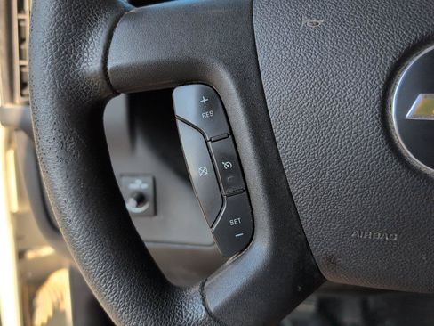 Used 2017 Chevrolet Express 2500 RWD image 23