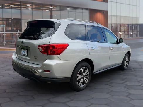 Used 2019 Nissan Pathfinder SV image 10