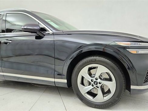 Used 2026 Genesis GV70 2.5T Select image 8