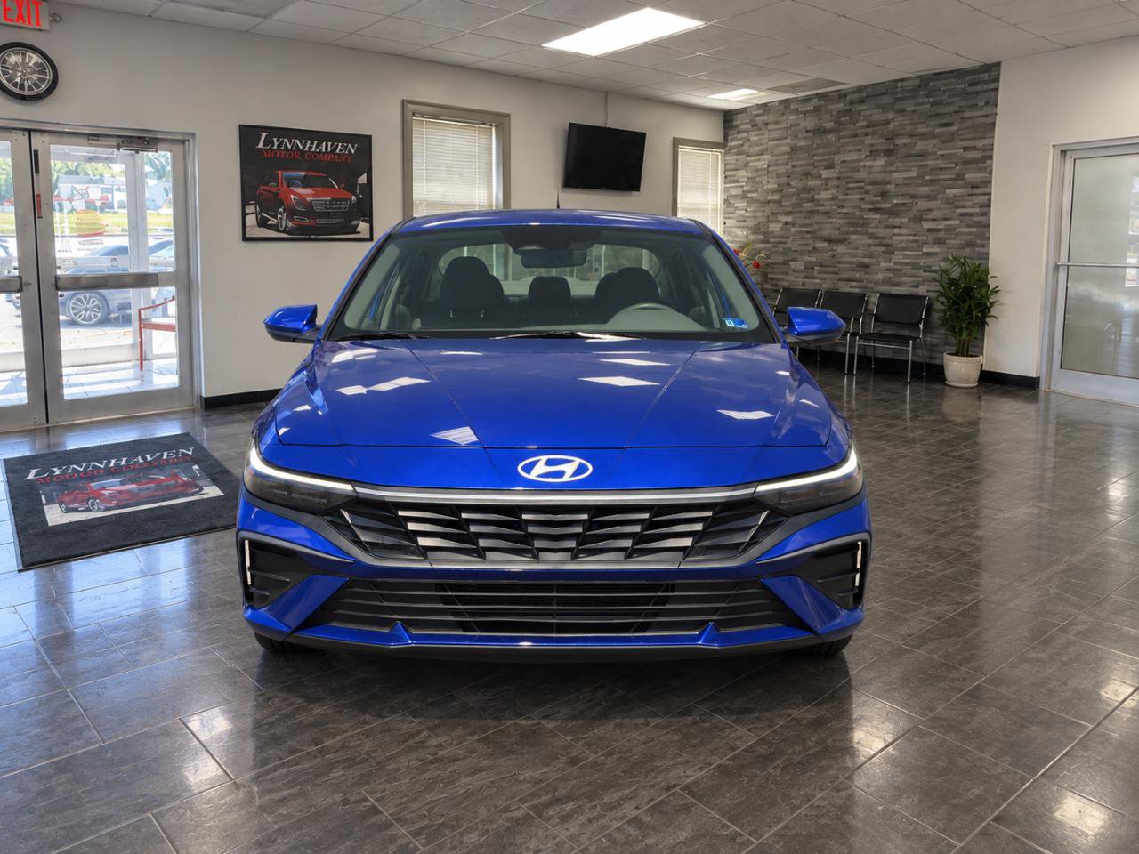 Used 2024 Hyundai Elantra SE FWD image 17