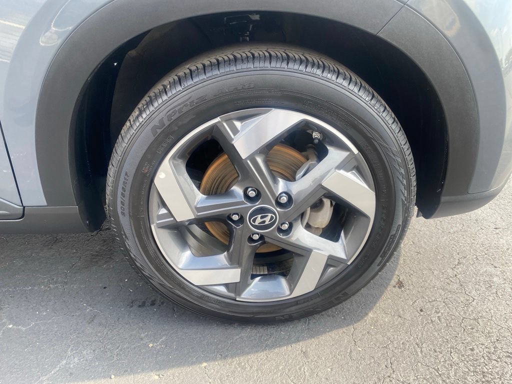 Used 2025 Hyundai Venue SEL FWD image 14