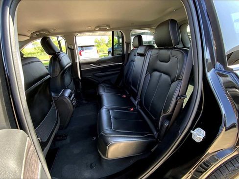 Used 2024 Jeep Grand Cherokee Limited image 18