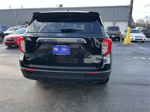 Used 2023 Ford Explorer XLT image 4