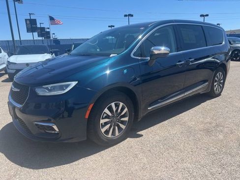 Used 2023 Chrysler Pacifica Limited image 7