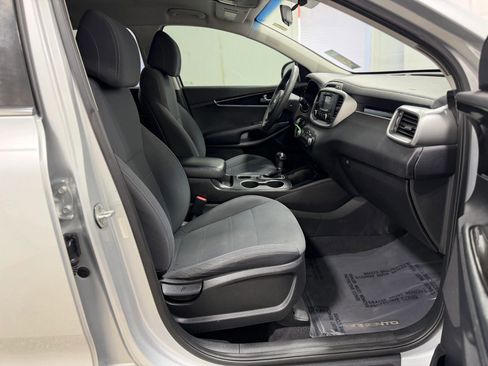 Used 2017 Kia Sorento LX FWD image 26