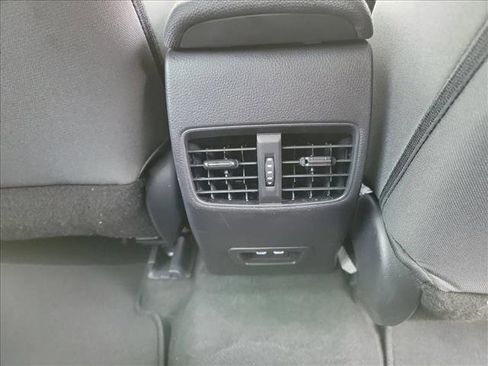 Used 2025 Toyota Corolla Cross LE FWD image 17