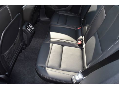 Certified 2025 Volvo XC40 B5 Plus w/ Protection Package Premier image 15