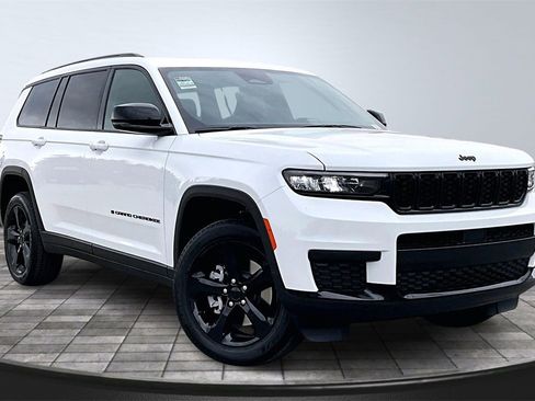 New 2025 Jeep Grand Cherokee L Altitude image 2