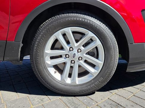 Used 2017 Ford Explorer XLT image 8