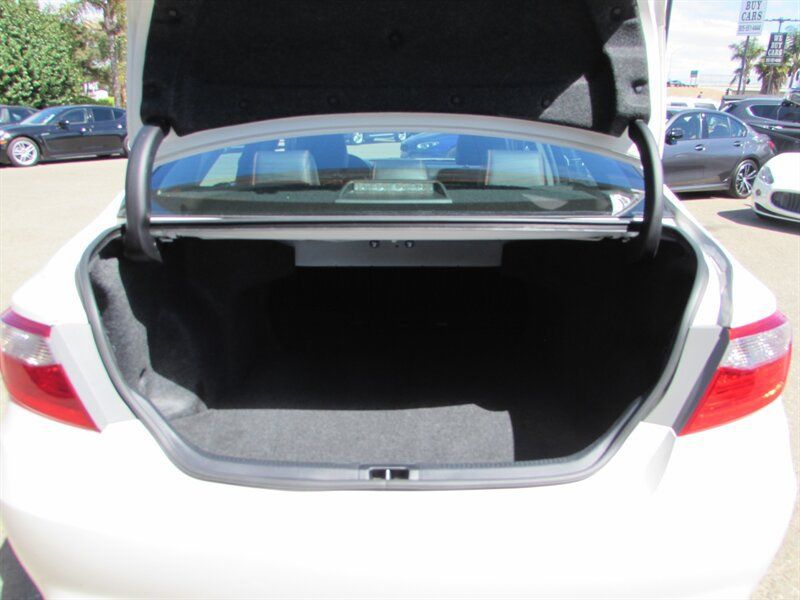 Used 2015 Toyota Camry SE w/ Moonroof Package FWD image 26