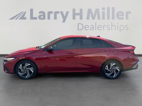 Certified 2025 Hyundai Elantra Sport FWD image 2