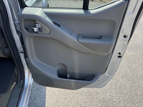 Used 2013 Nissan Frontier SV image 41