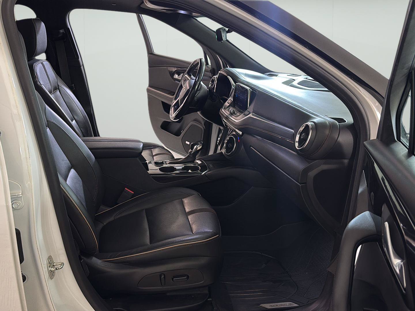 Used 2019 Chevrolet Blazer Premier w/ Sun and Wheels Package FWD image 24