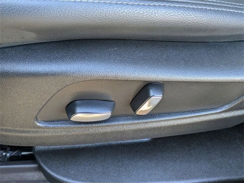 Used 2023 Cadillac XT6 Luxury image 26