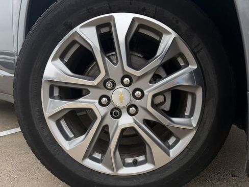 Used 2018 Chevrolet Traverse Premier w/ Driver Confidence II Package FWD image 10