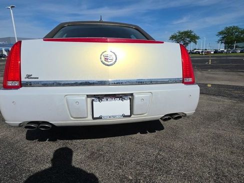 Used 2006 Cadillac DTS w/ Trunk Convenience Package FWD image 4
