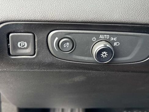 Used 2018 Buick Enclave Essence FWD image 25