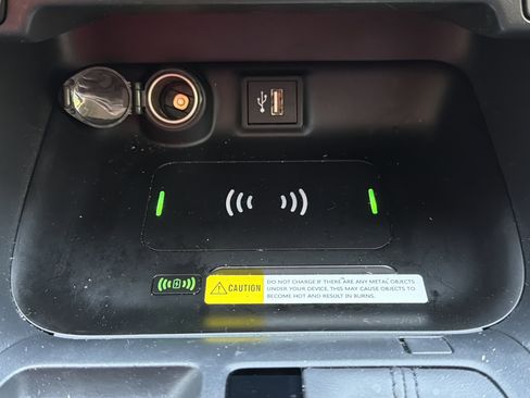 Used 2025 Toyota RAV4 LE AWD/4WD image 8