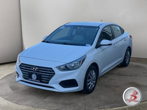 Used 2022 Hyundai Accent SE image 3