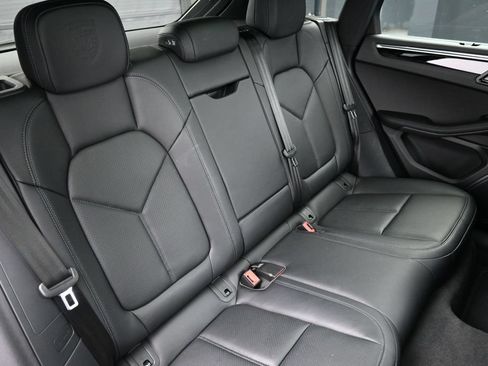 Certified 2026 Porsche Macan AWD/4WD image 27