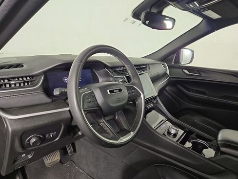 Used 2023 Jeep Grand Cherokee L Laredo AWD/4WD image 15
