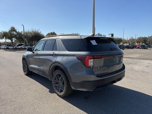 Used 2025 Ford Explorer ST-Line w/ ST-Line Street Pack image 3