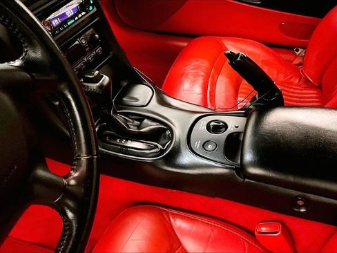 Used 2004 Chevrolet Corvette Coupe w/ Preferred Equipment Group image 17