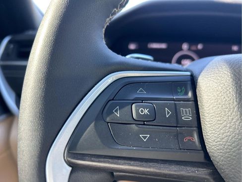 Certified 2023 Jeep Grand Cherokee Limited w/ Luxury Tech Group II image 16