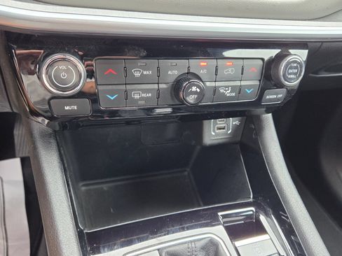Used 2025 Jeep Compass Limited AWD/4WD image 22