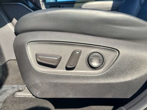 Used 2023 Toyota Highlander XLE FWD image 16