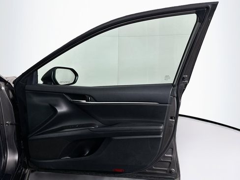 Used 2022 Toyota Camry SE FWD image 30