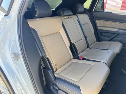 Used 2021 Volkswagen Atlas Cross Sport SE image 18