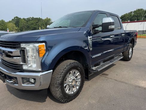 Used 2017 Ford F250 XLT w/ XLT Premium Package AWD/4WD image 9