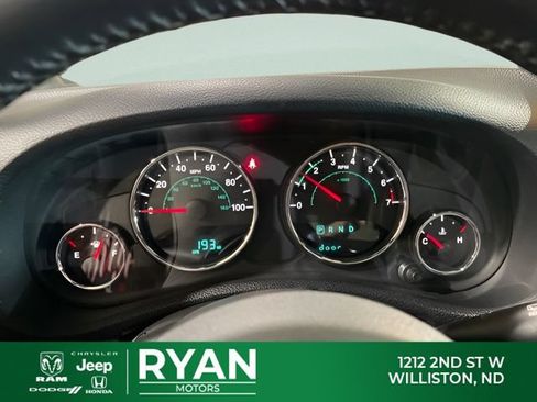 Used 2017 Jeep Wrangler Unlimited Sahara AWD/4WD image 17